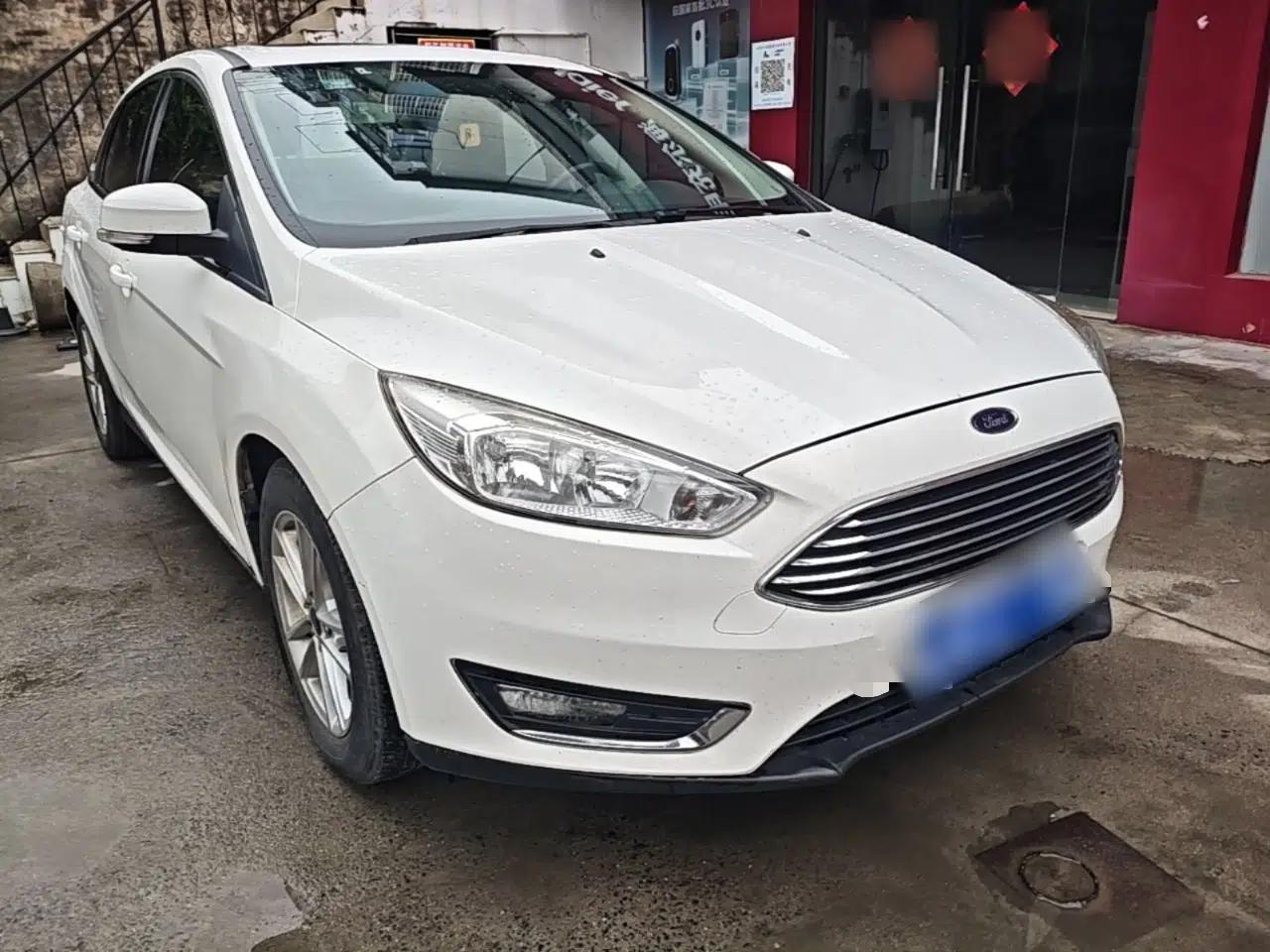 Used Ford Focus 2015 Sedan 1.6L Automatic Trend Model — миниатюра 3