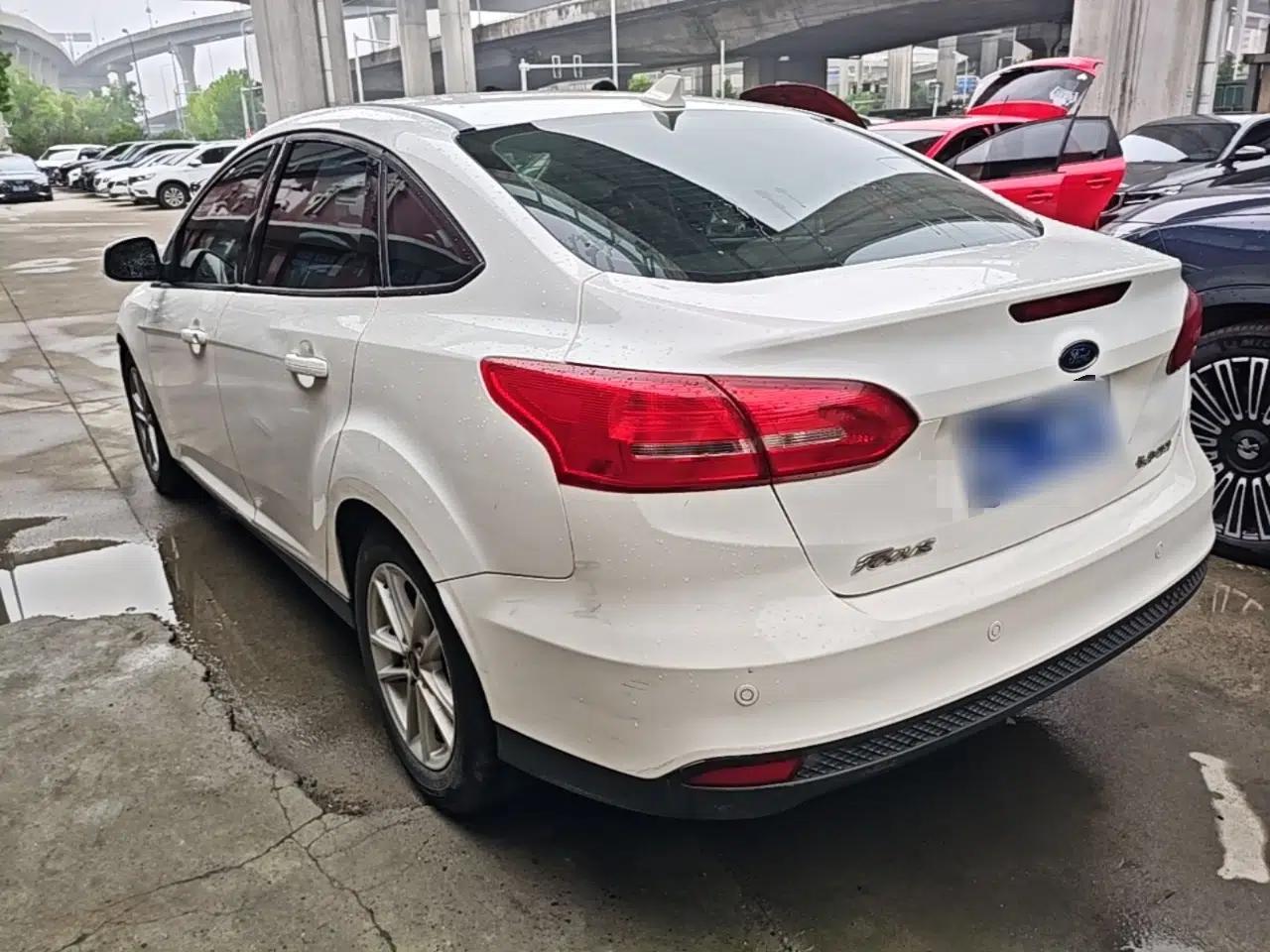 Used Ford Focus 2015 Sedan 1.6L Automatic Trend Model — миниатюра 4