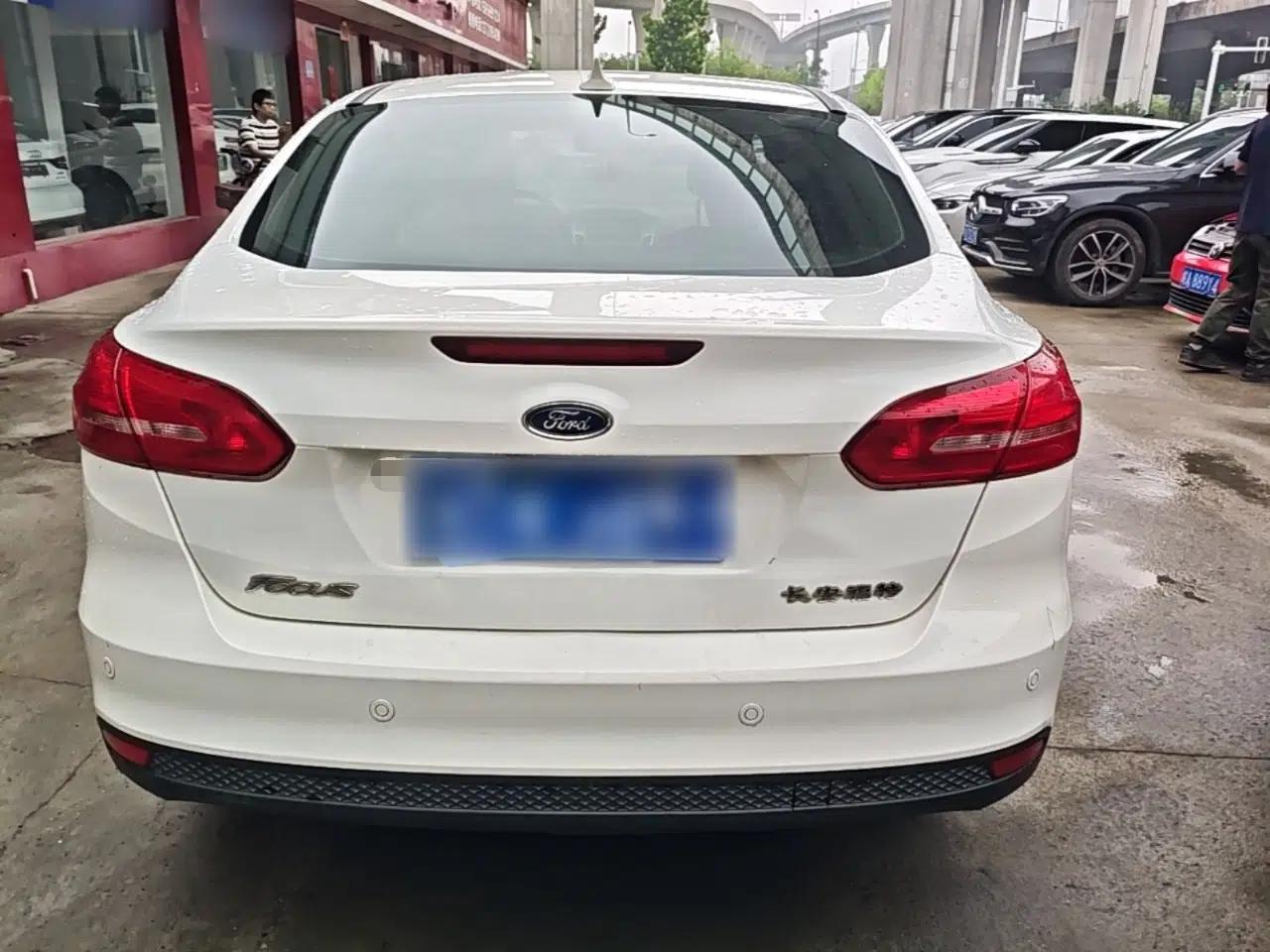 Used Ford Focus 2015 Sedan 1.6L Automatic Trend Model — миниатюра 5