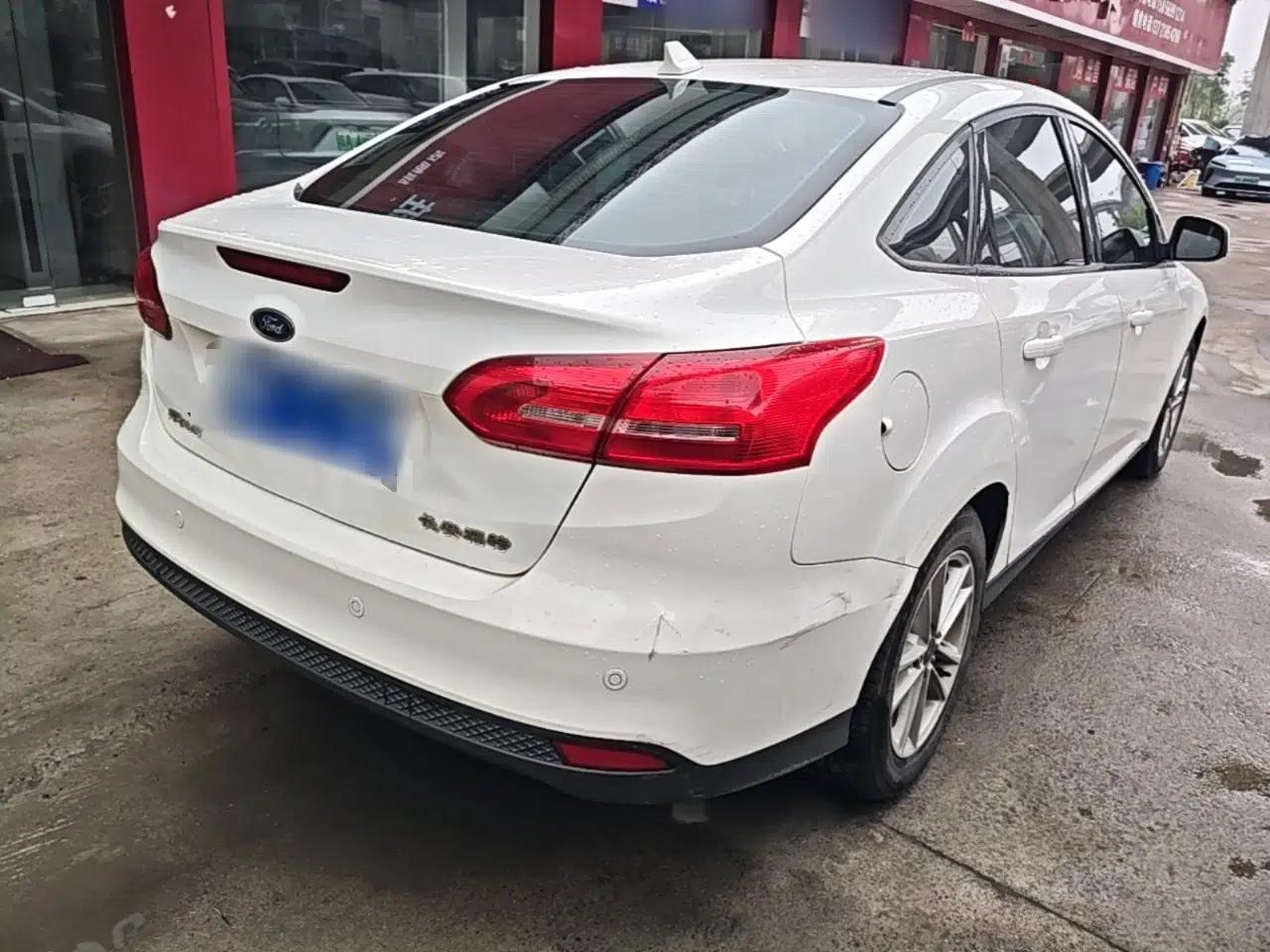 Used Ford Focus 2015 Sedan 1.6L Automatic Trend Model — миниатюра 6