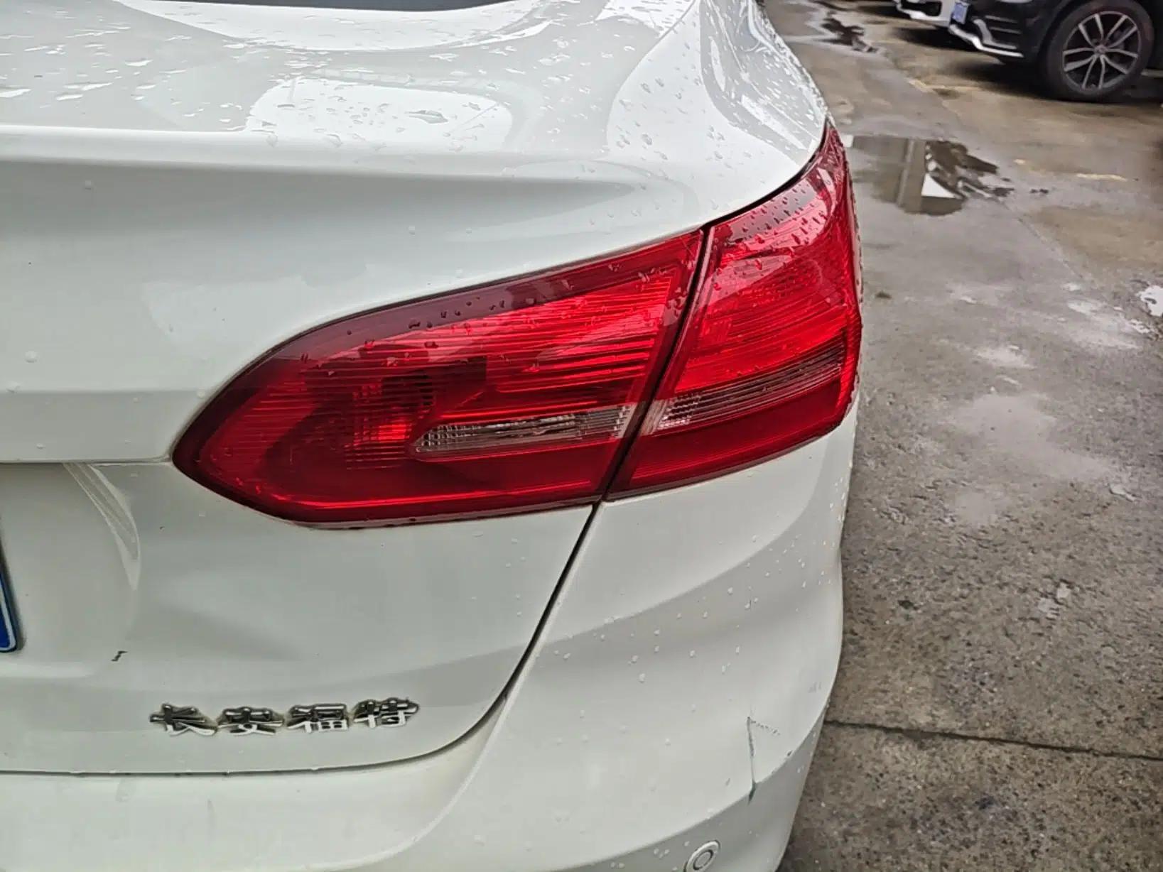 Used Ford Focus 2015 Sedan 1.6L Automatic Trend Model — миниатюра 9