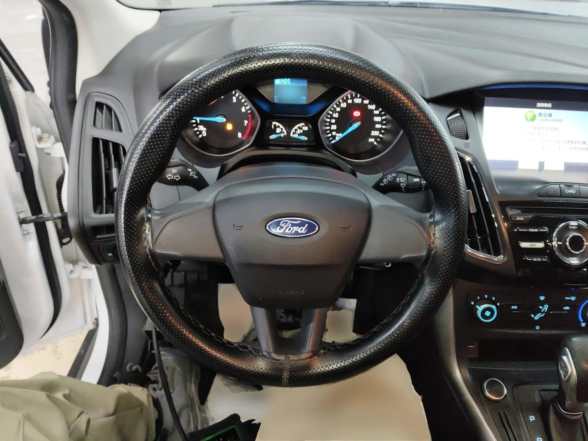 Used Ford Focus 2017 Hatchback 1.6L Automatic Comfort Plus SmartDrive Edition — миниатюра 12