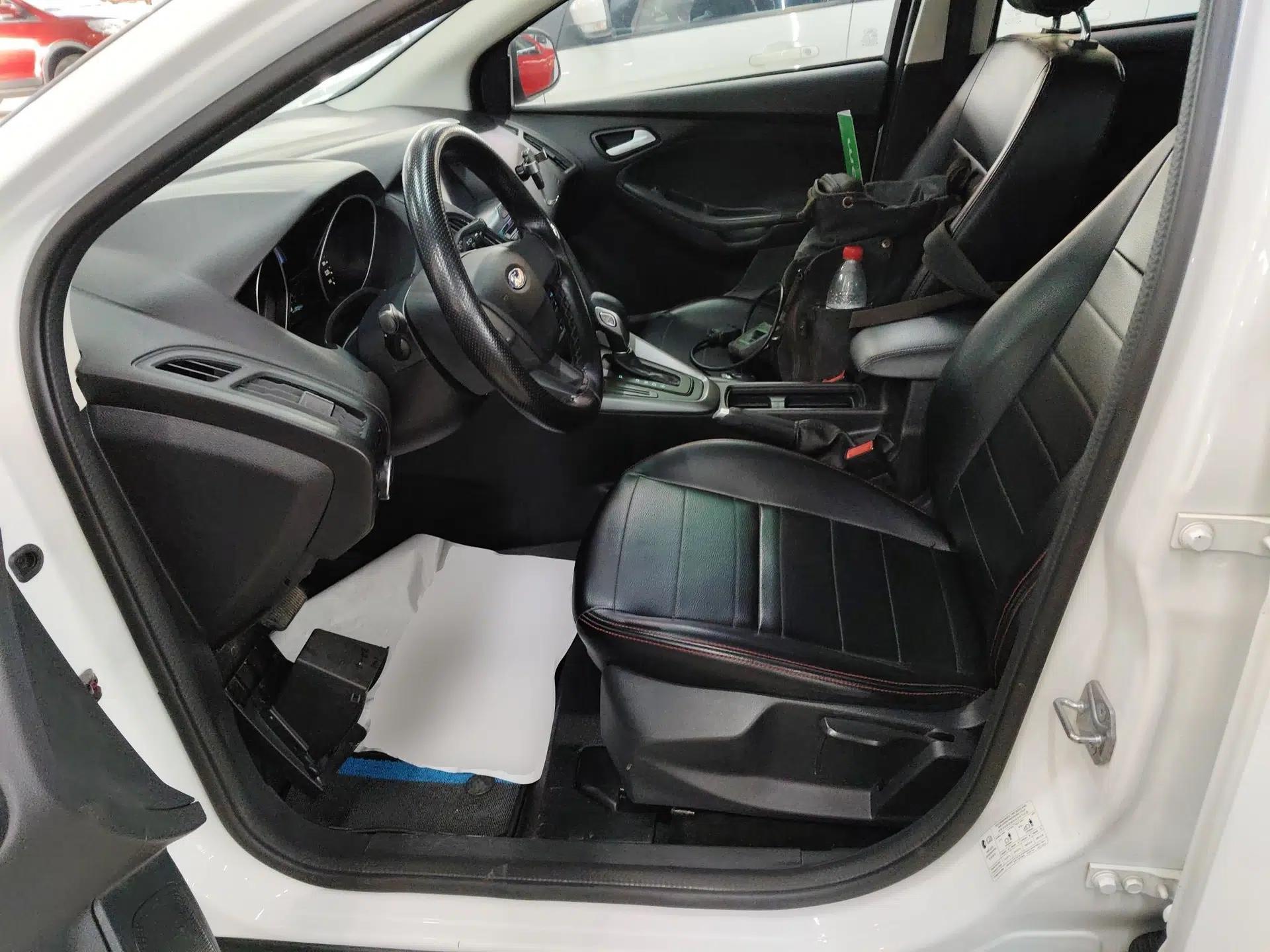 Used Ford Focus 2017 Hatchback 1.6L Automatic Comfort Plus SmartDrive Edition — миниатюра 17