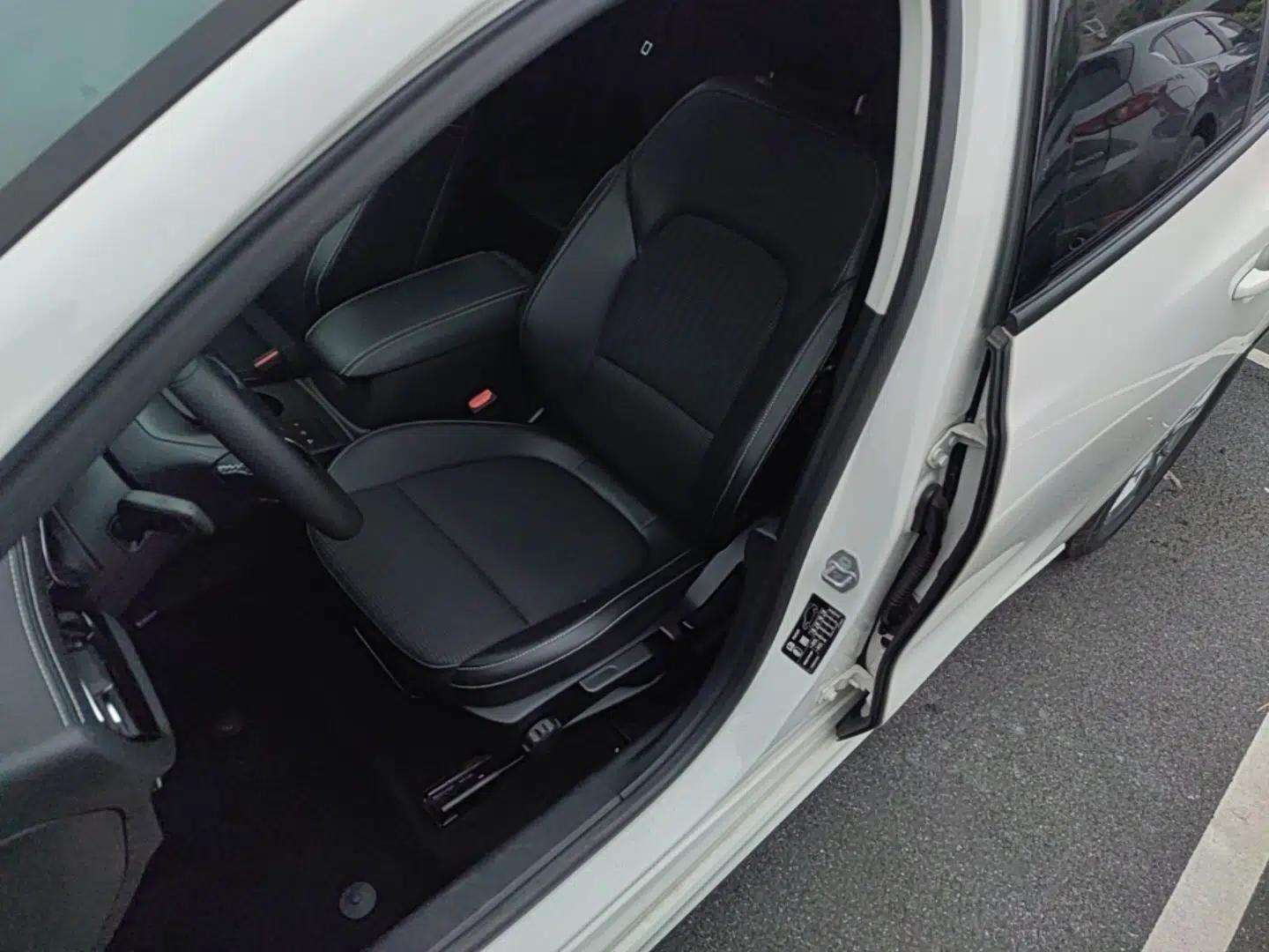 Used Ford Focus 2021 Hatchback EcoBoost 180 Automatic Titanium Edition — миниатюра 17