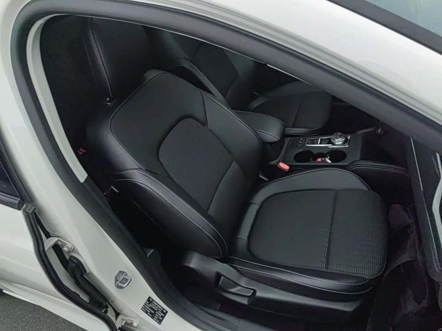 Used Ford Focus 2021 Hatchback EcoBoost 180 Automatic Titanium Edition — миниатюра 19