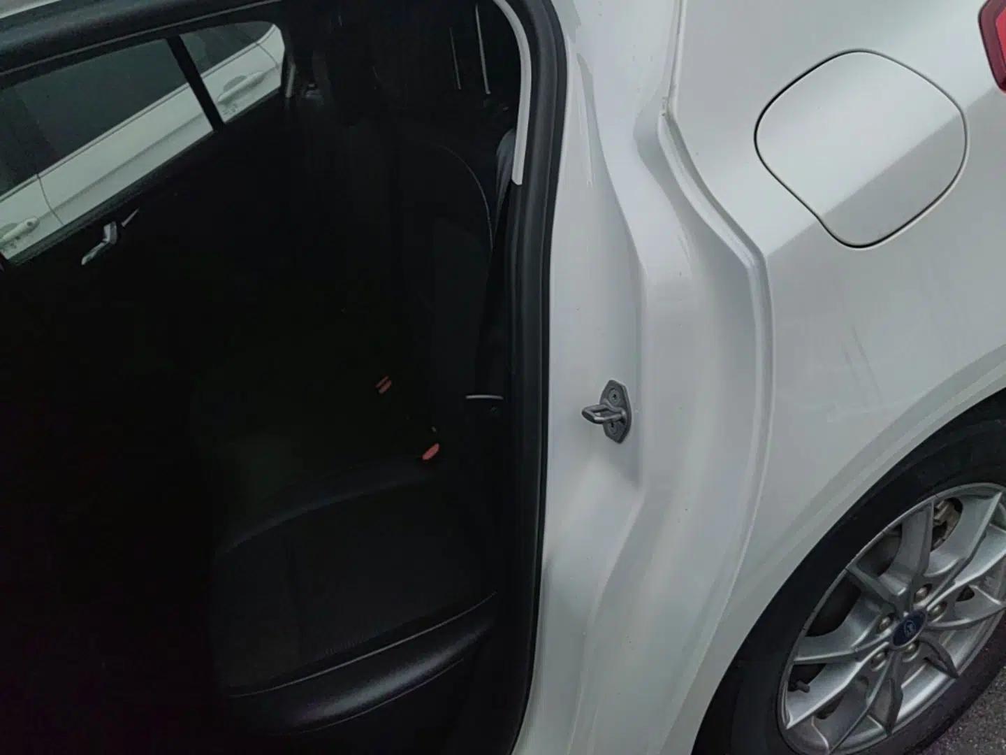 Used Ford Focus 2021 Hatchback EcoBoost 180 Automatic Titanium Edition — миниатюра 20