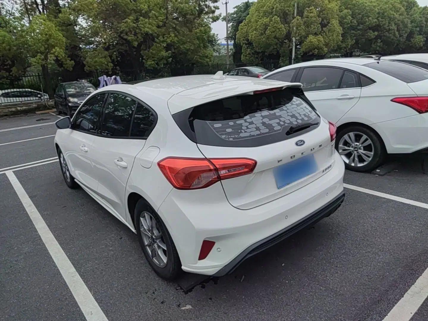 Used Ford Focus 2021 Hatchback EcoBoost 180 Automatic Titanium Edition — миниатюра 4