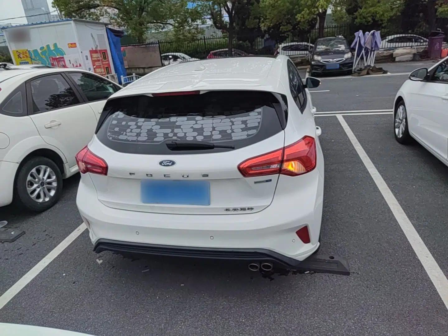 Used Ford Focus 2021 Hatchback EcoBoost 180 Automatic Titanium Edition — миниатюра 5