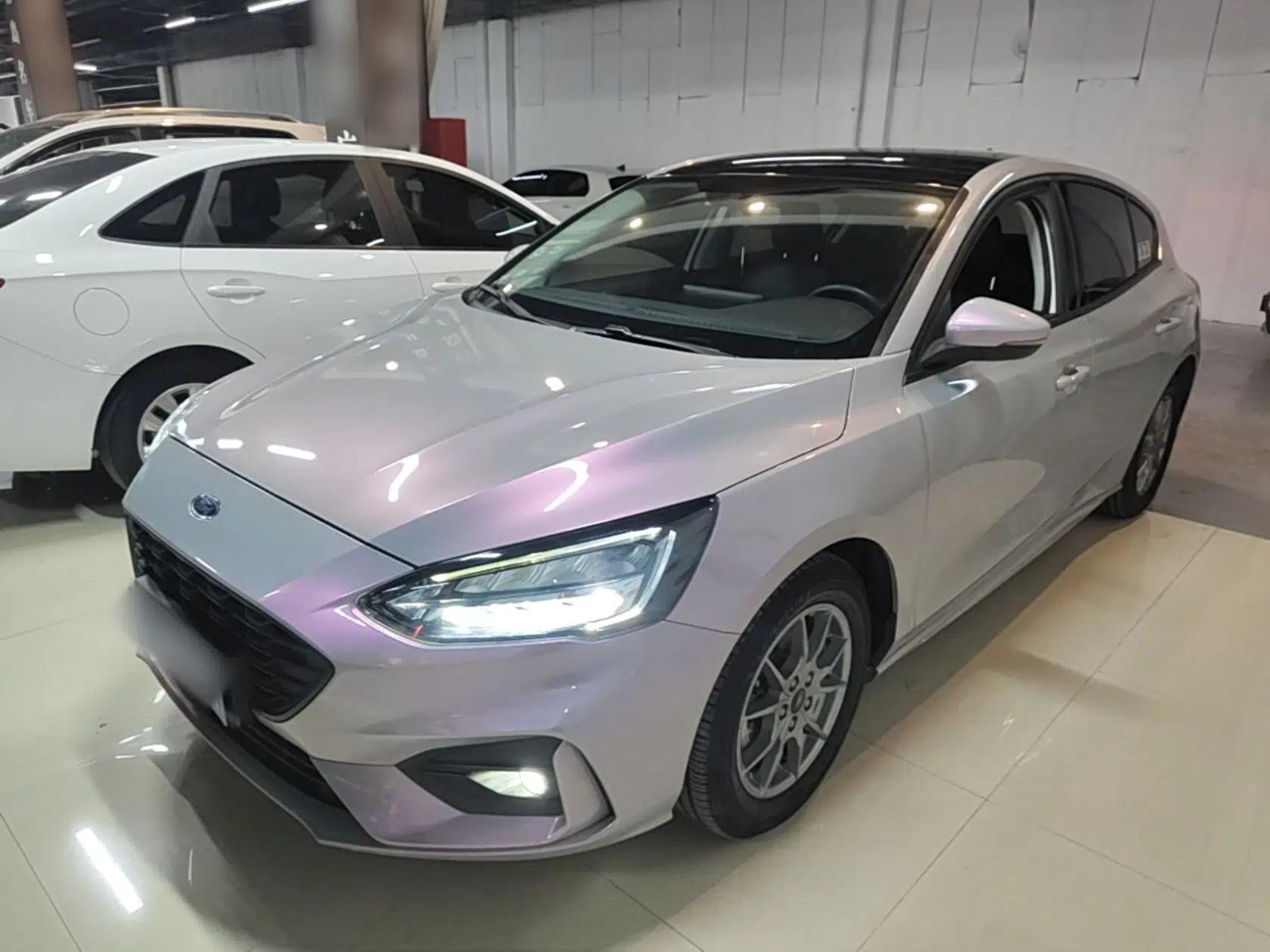 Used Ford Focus 2021 Hatchback EcoBoost 180 Automatic Titanium Edition — миниатюра 1