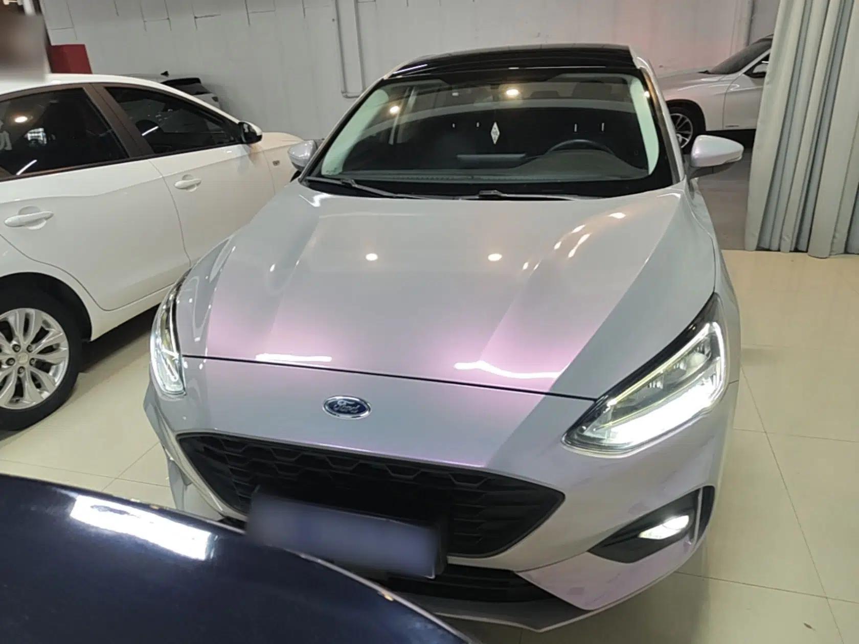 Used Ford Focus 2021 Hatchback EcoBoost 180 Automatic Titanium Edition — миниатюра 2
