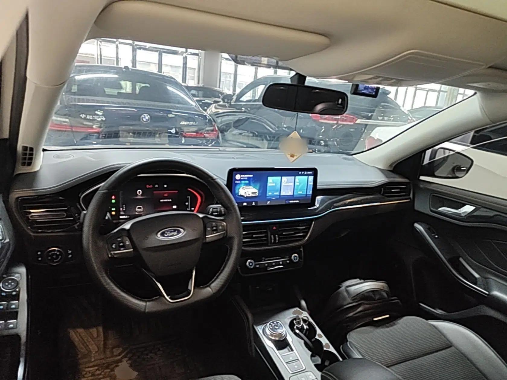 Used Ford Focus 2021 Hatchback EcoBoost 180 Automatic Titanium Edition — миниатюра 12