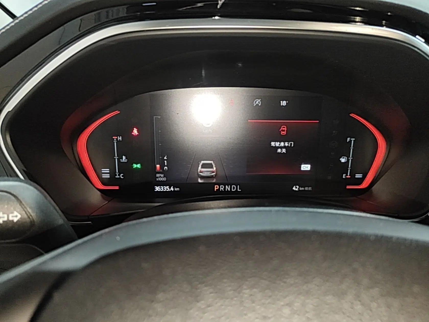 Used Ford Focus 2021 Hatchback EcoBoost 180 Automatic Titanium Edition — миниатюра 14