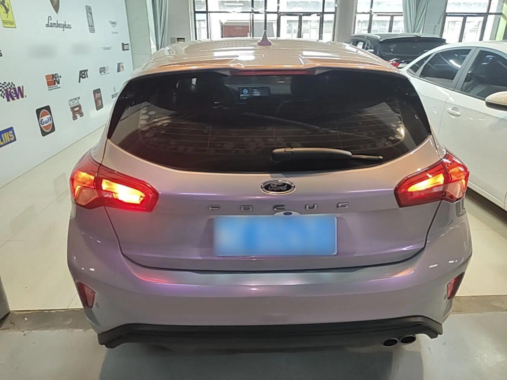 Used Ford Focus 2021 Hatchback EcoBoost 180 Automatic Titanium Edition — миниатюра 5