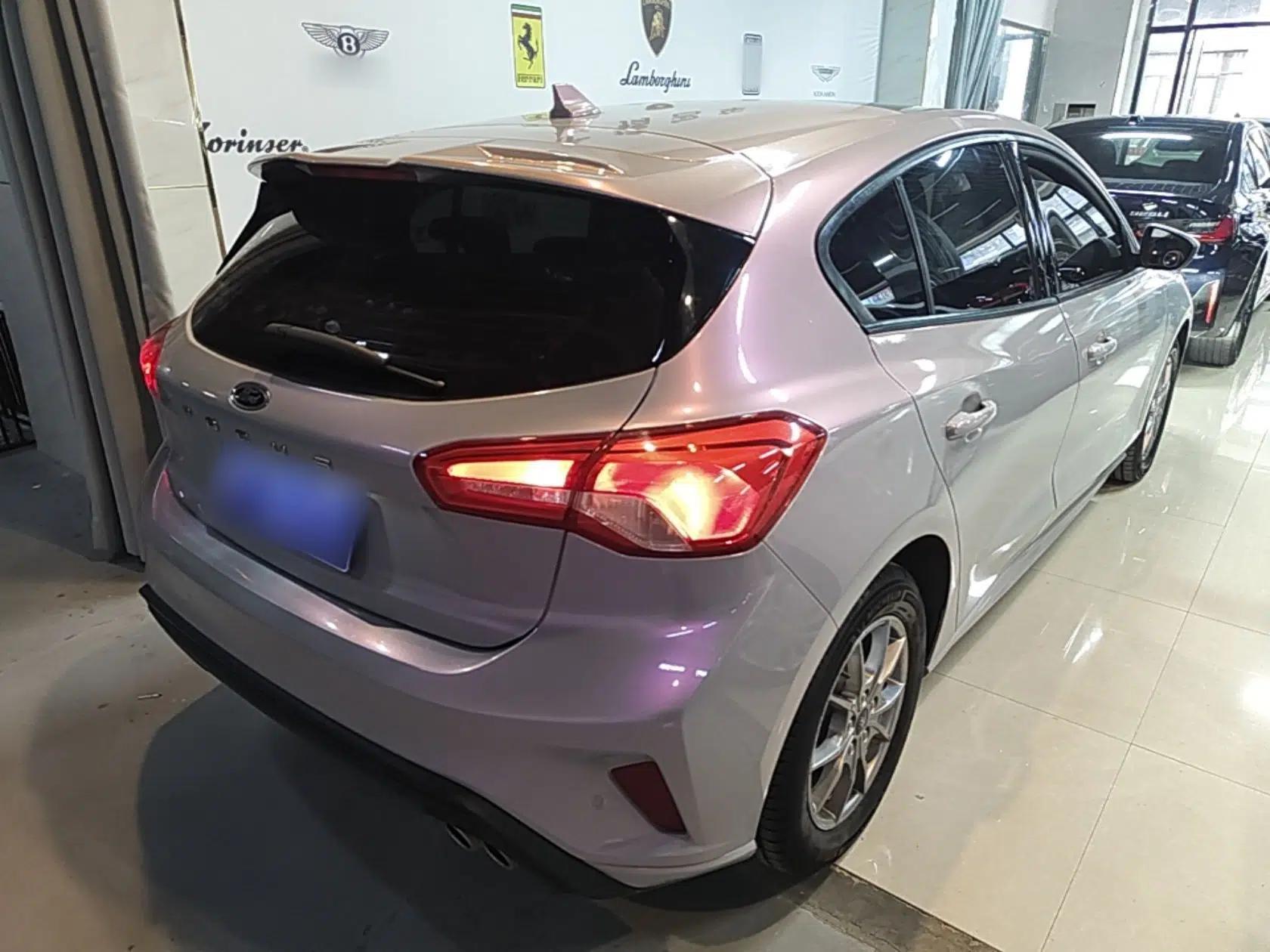 Used Ford Focus 2021 Hatchback EcoBoost 180 Automatic Titanium Edition — миниатюра 6