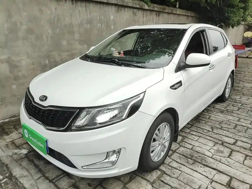 Kia K2 2012 Hatchback 1.4L AT Cool Commemorative Edition — миниатюра 1