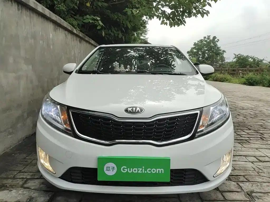 Kia K2 2012 Hatchback 1.4L AT Cool Commemorative Edition — миниатюра 3