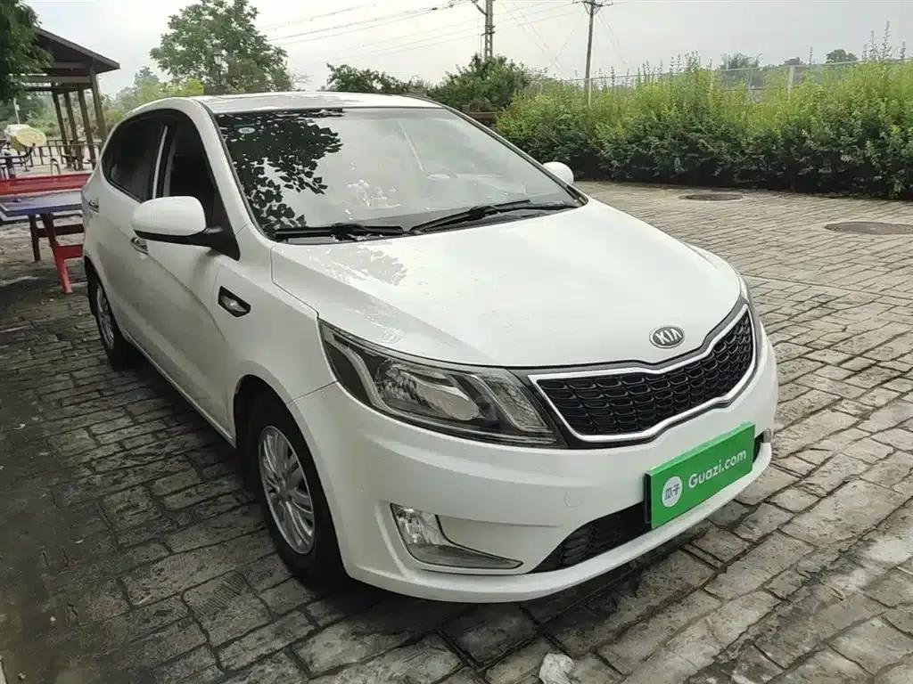Kia K2 2012 Hatchback 1.4L AT Cool Commemorative Edition — миниатюра 4