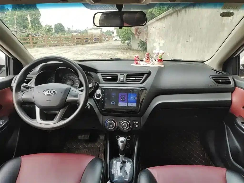 Kia K2 2012 Hatchback 1.4L AT Cool Commemorative Edition — миниатюра 10
