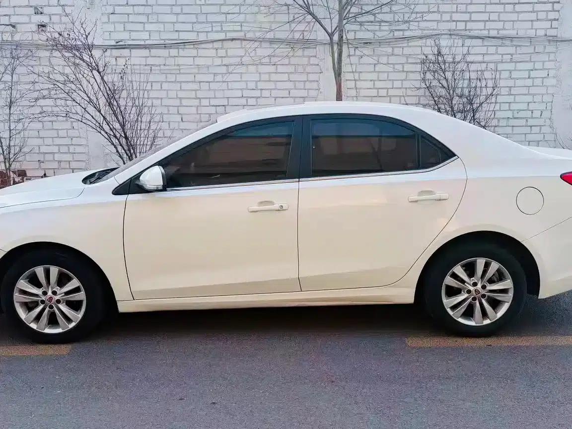 Roewe 360 2015 1.5L Manual Deluxe Edition — миниатюра 3