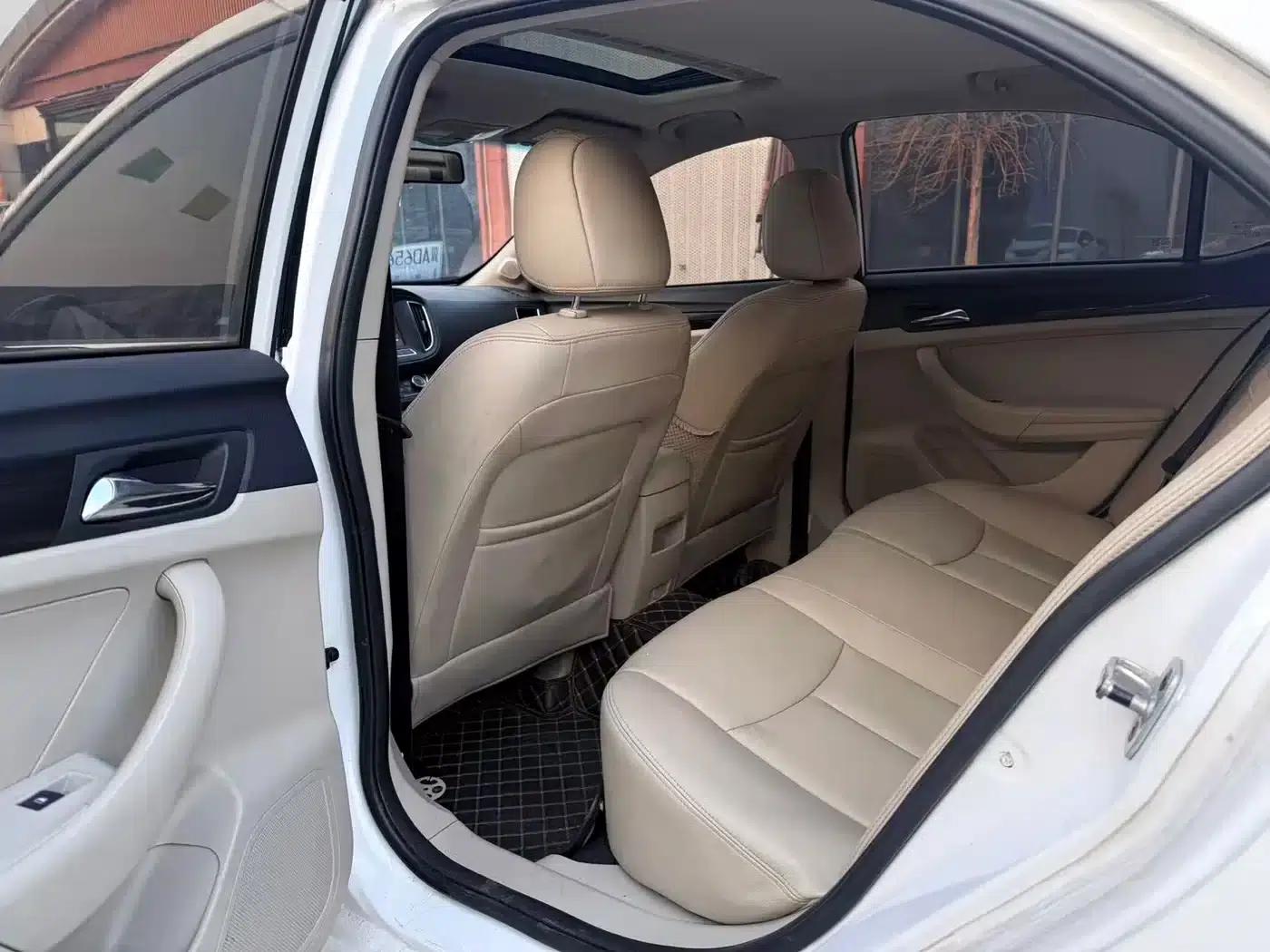 Roewe 360 2015 1.5L Manual Deluxe Edition — миниатюра 8