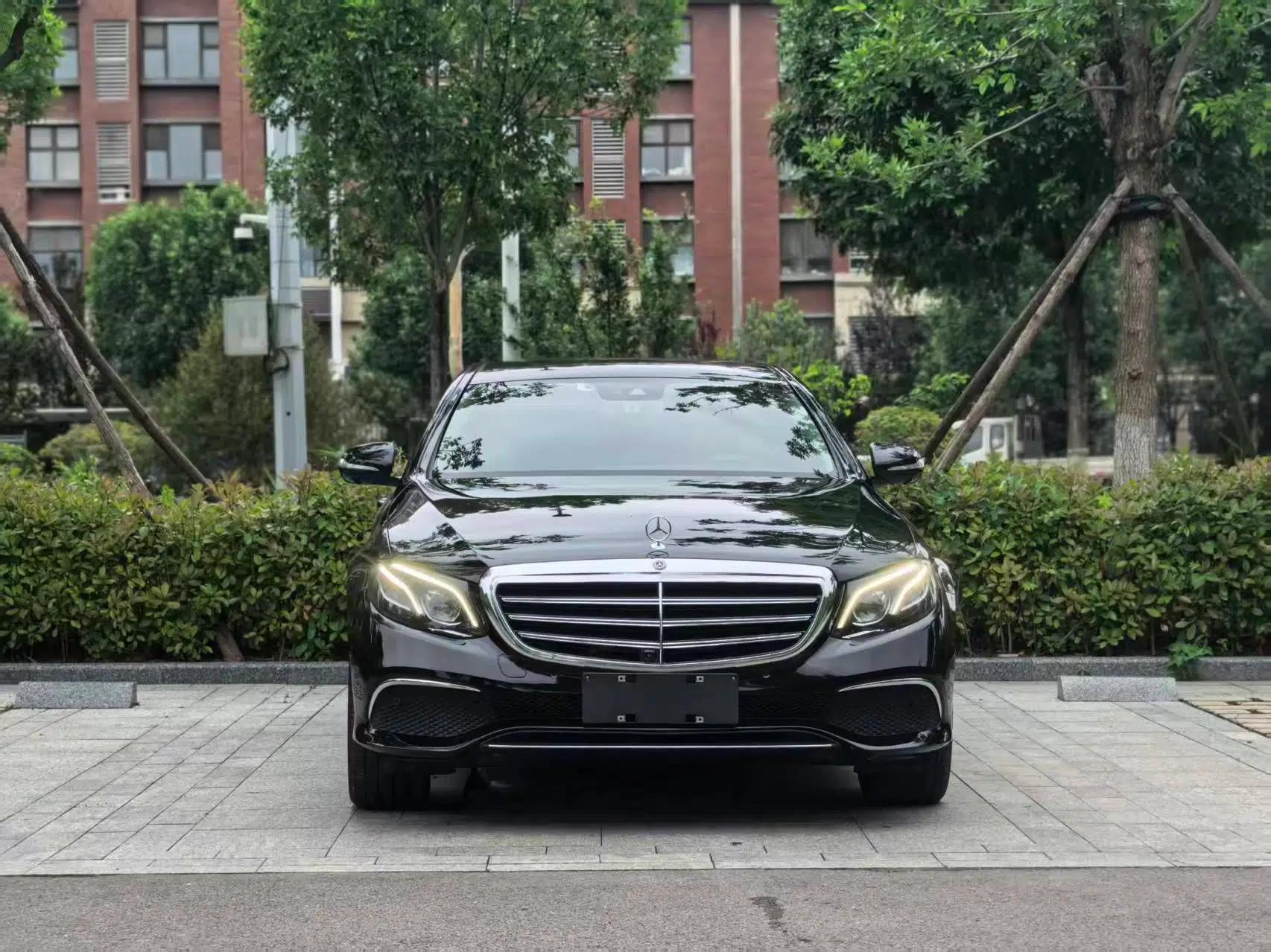 Used Mercedes-Benz E-Class 2019 Restyled E 300 L Sporty and Stylish Edition — миниатюра 12