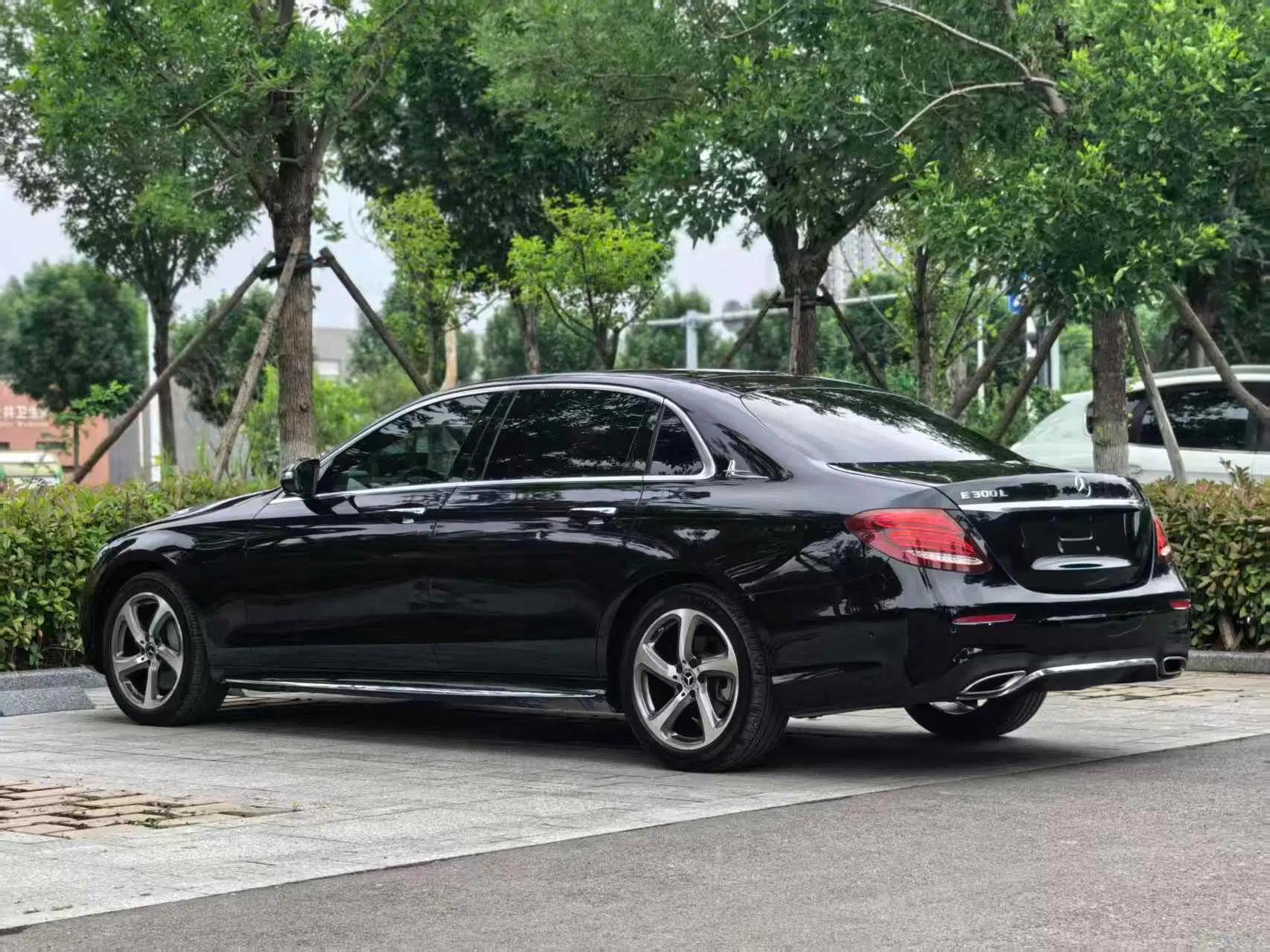 Used Mercedes-Benz E-Class 2019 Restyled E 300 L Sporty and Stylish Edition — миниатюра 14