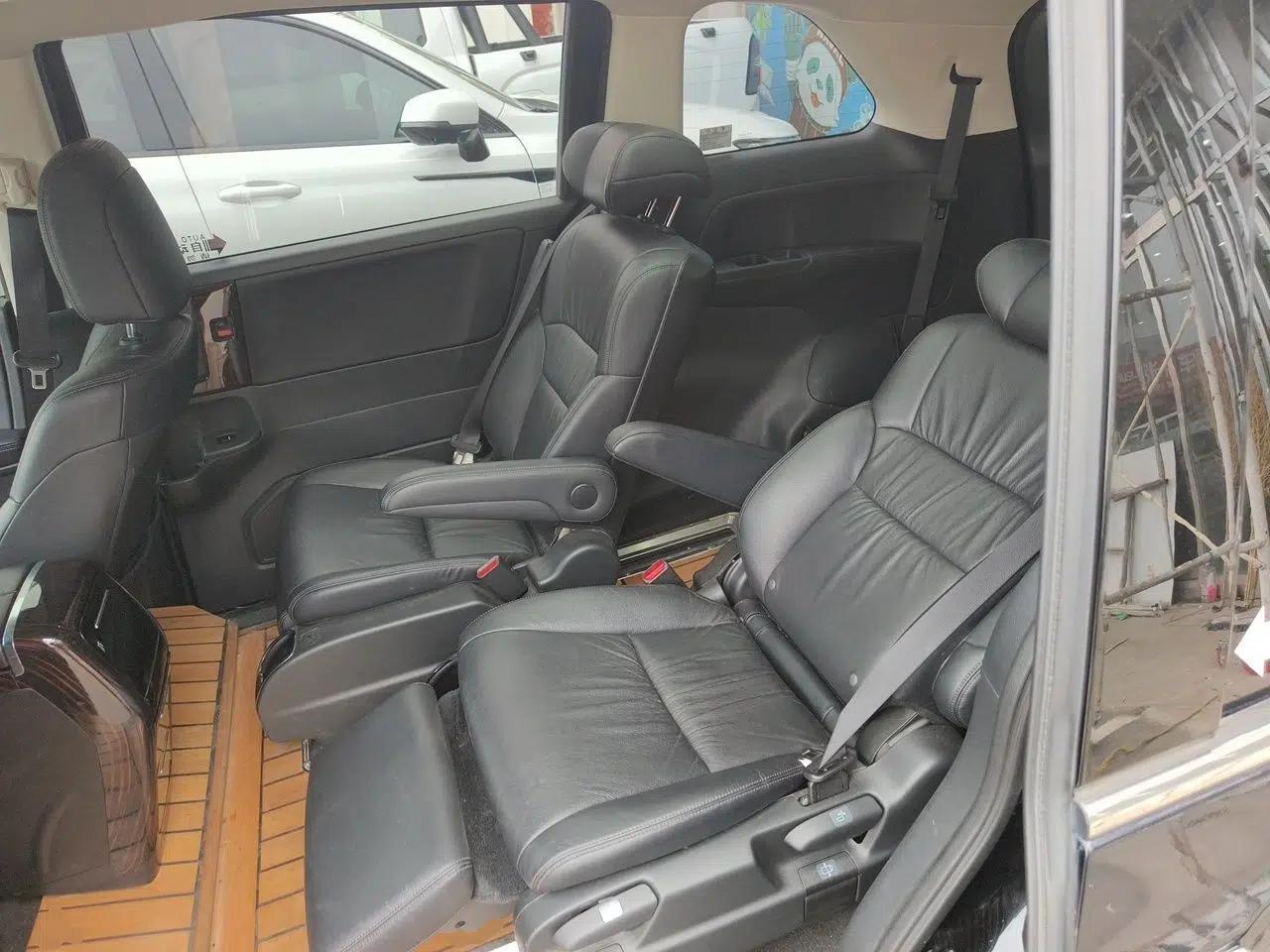 Used Honda Odyssey 2018 2.4L Smart Edition — миниатюра 17