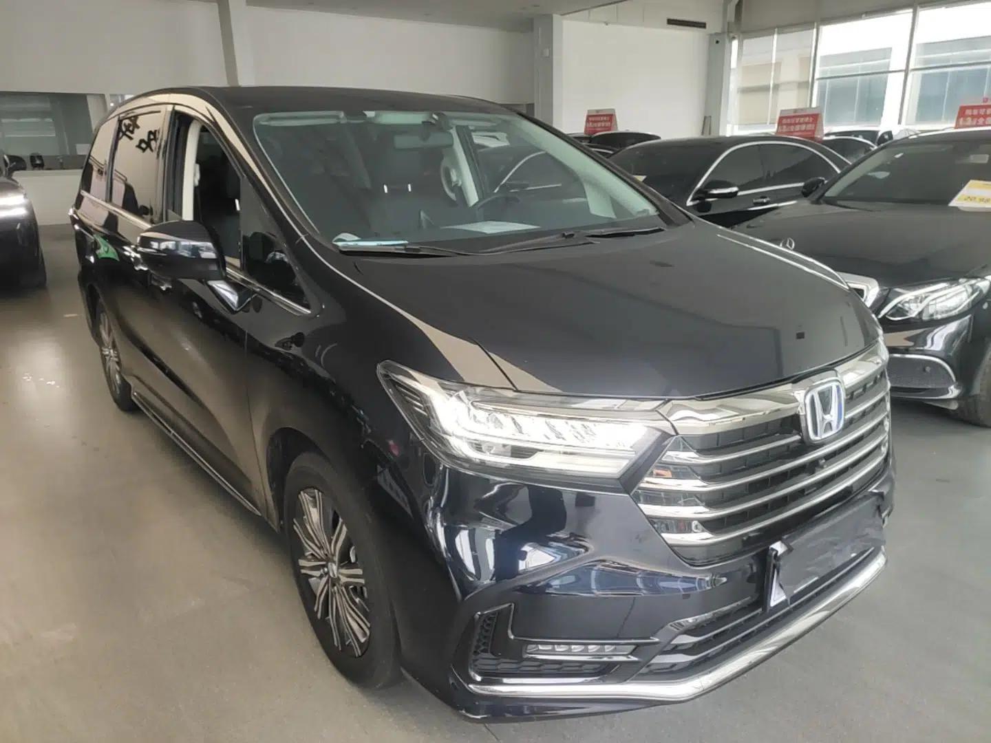 Used Honda Odyssey 2024 2.0L eHEV Sharp & Enjoy Edition — миниатюра 3