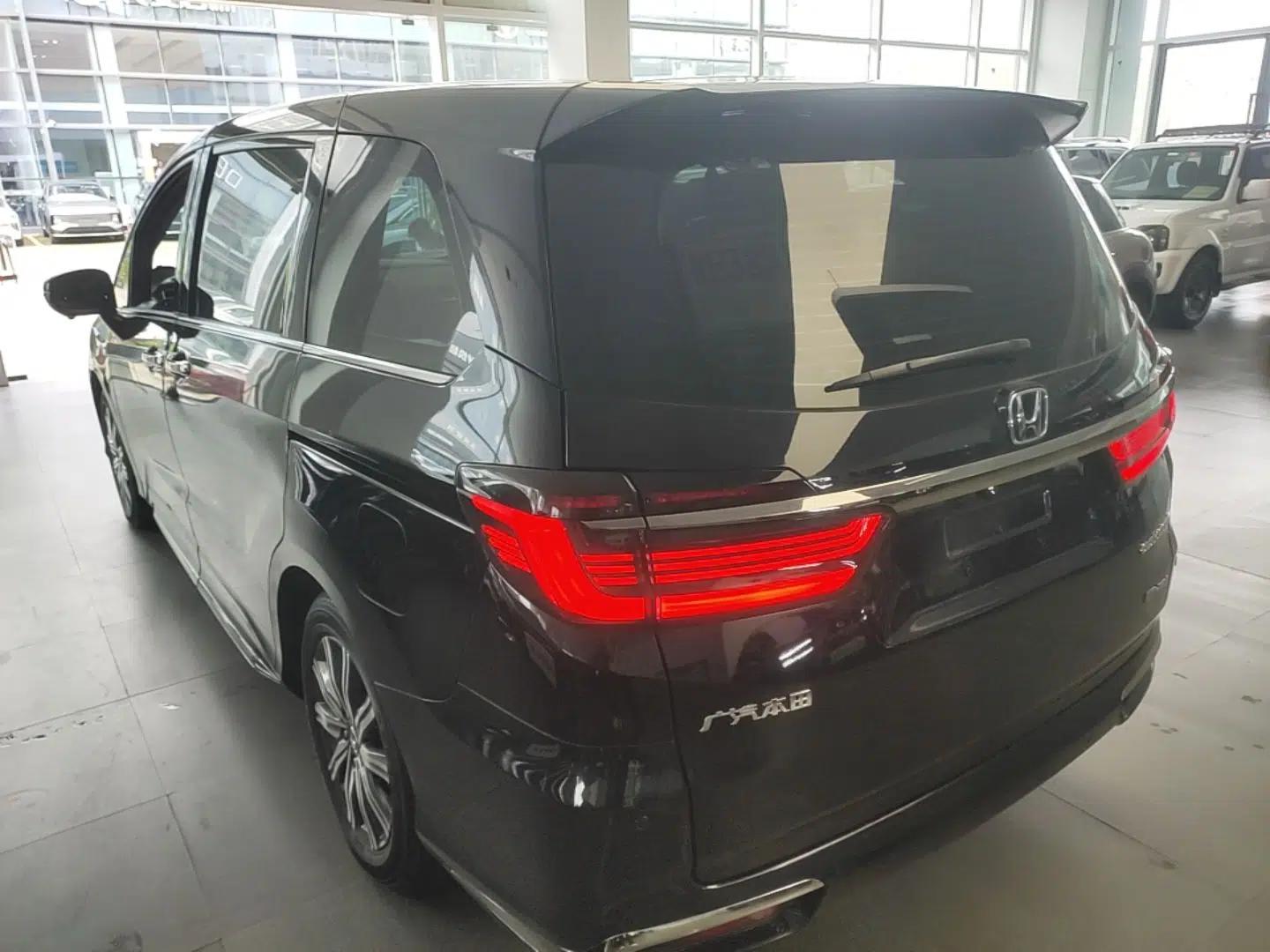 Used Honda Odyssey 2024 2.0L eHEV Sharp & Enjoy Edition — миниатюра 4