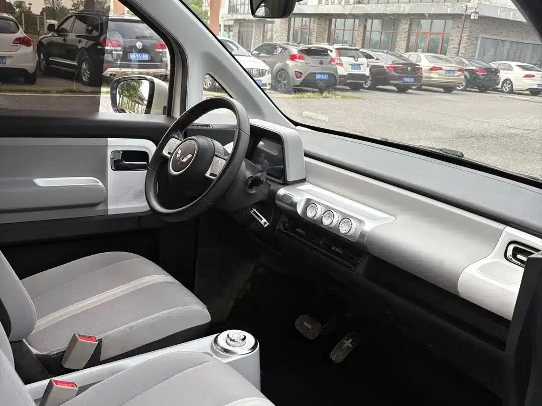 Wuling Air ev Clear Sky 2023 Model, Four-Seat Standard Edition — миниатюра 6