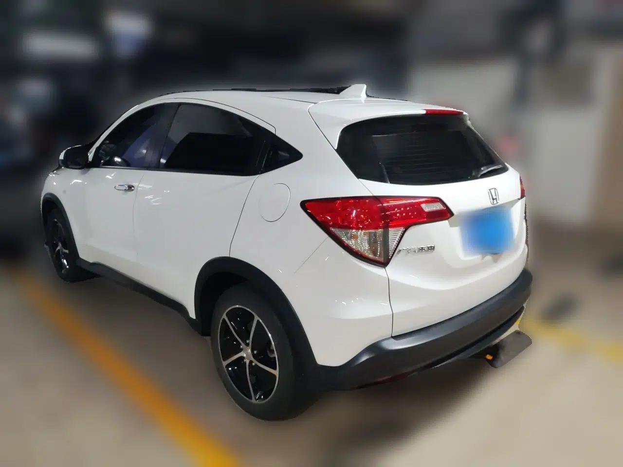 Used Honda Vezel 2020 1.5L CVT Pioneer Edition — миниатюра 4