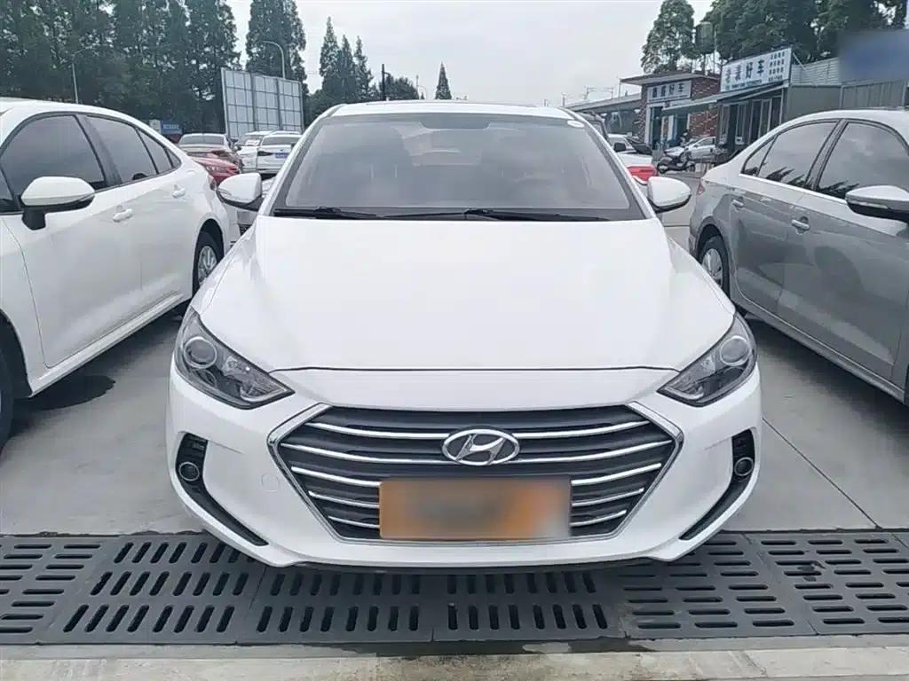 Hyundai Elantra 2016 1.6L Automatic Smart Elite Edition — миниатюра 3