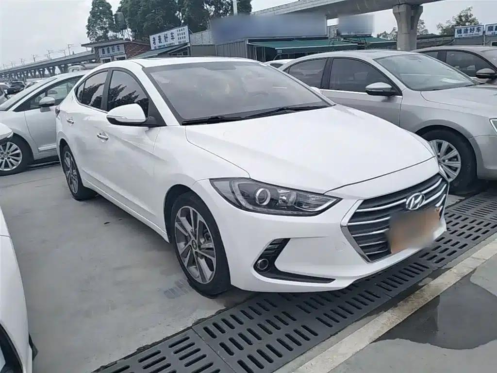 Hyundai Elantra 2016 1.6L Automatic Smart Elite Edition — миниатюра 4