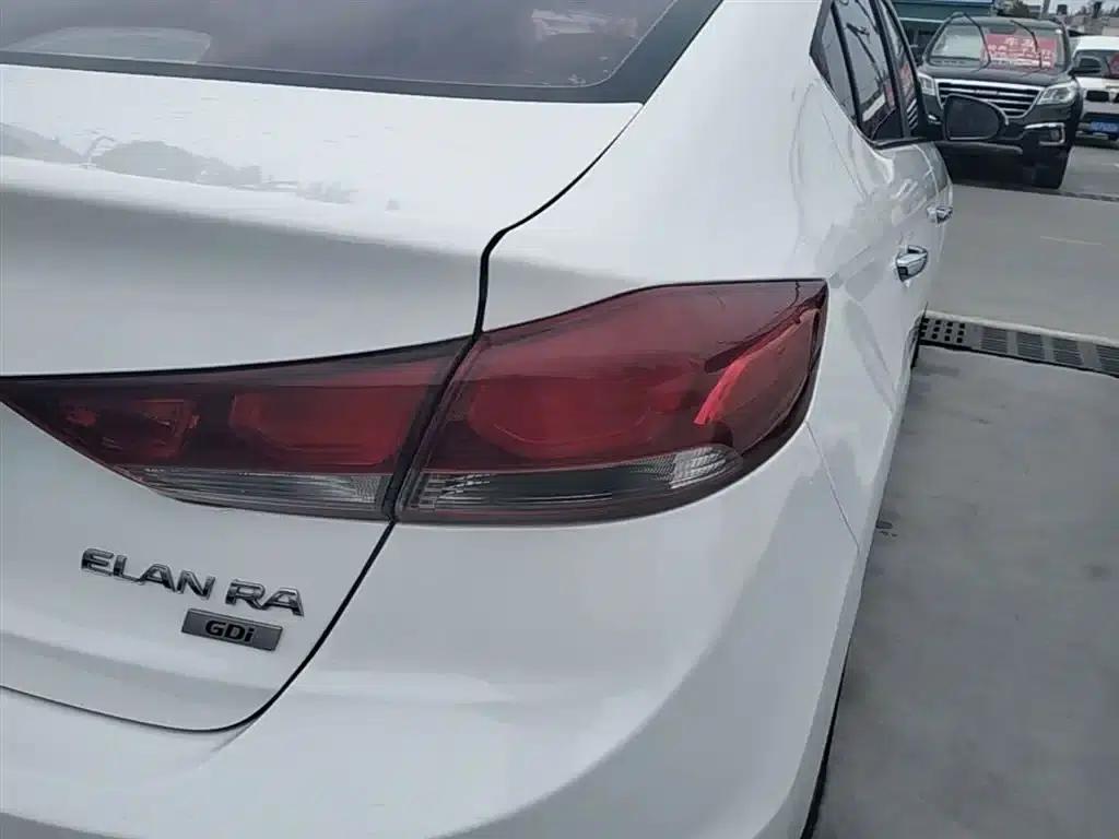 Hyundai Elantra 2016 1.6L Automatic Smart Elite Edition — миниатюра 8