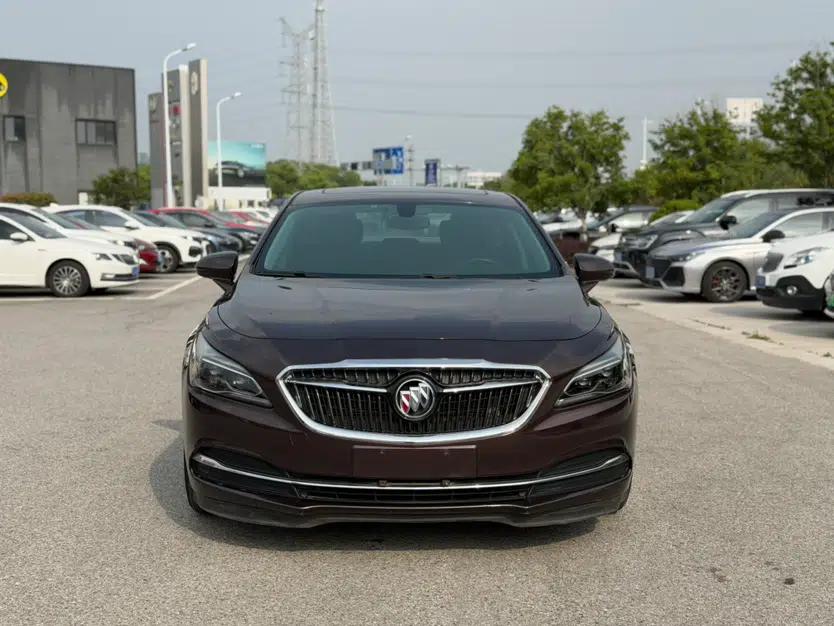 Used Buick LaCrosse 2018 20T Elite Edition — миниатюра 13