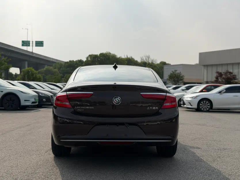 Used Buick LaCrosse 2018 20T Elite Edition — миниатюра 15