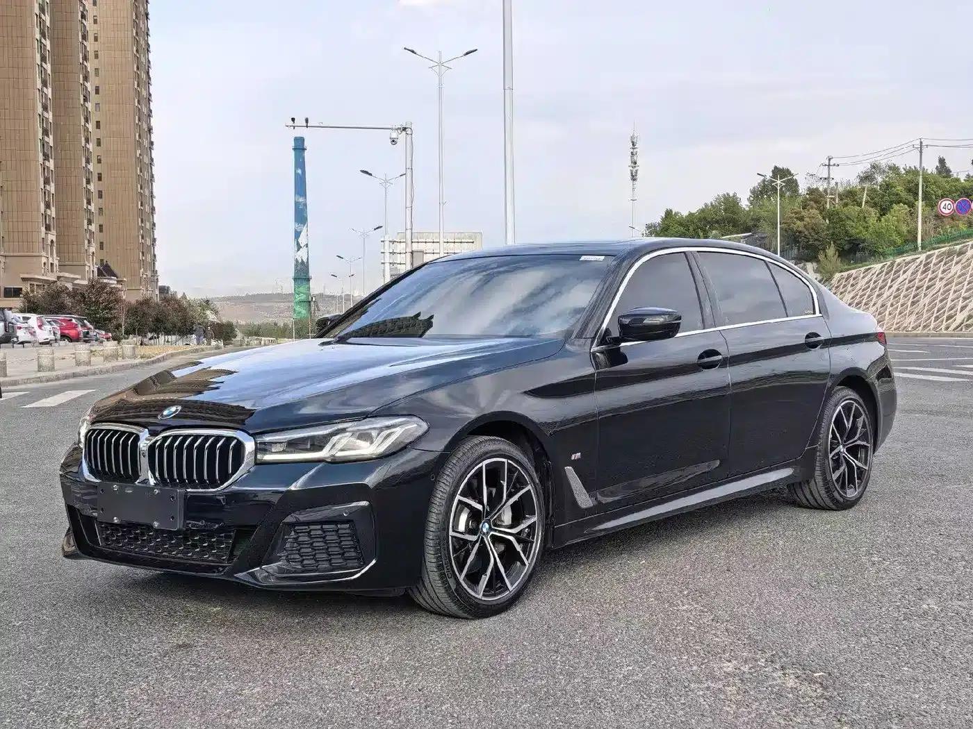 2022 BMW 5 Series 530Li Luxury M Sport Package — миниатюра 1