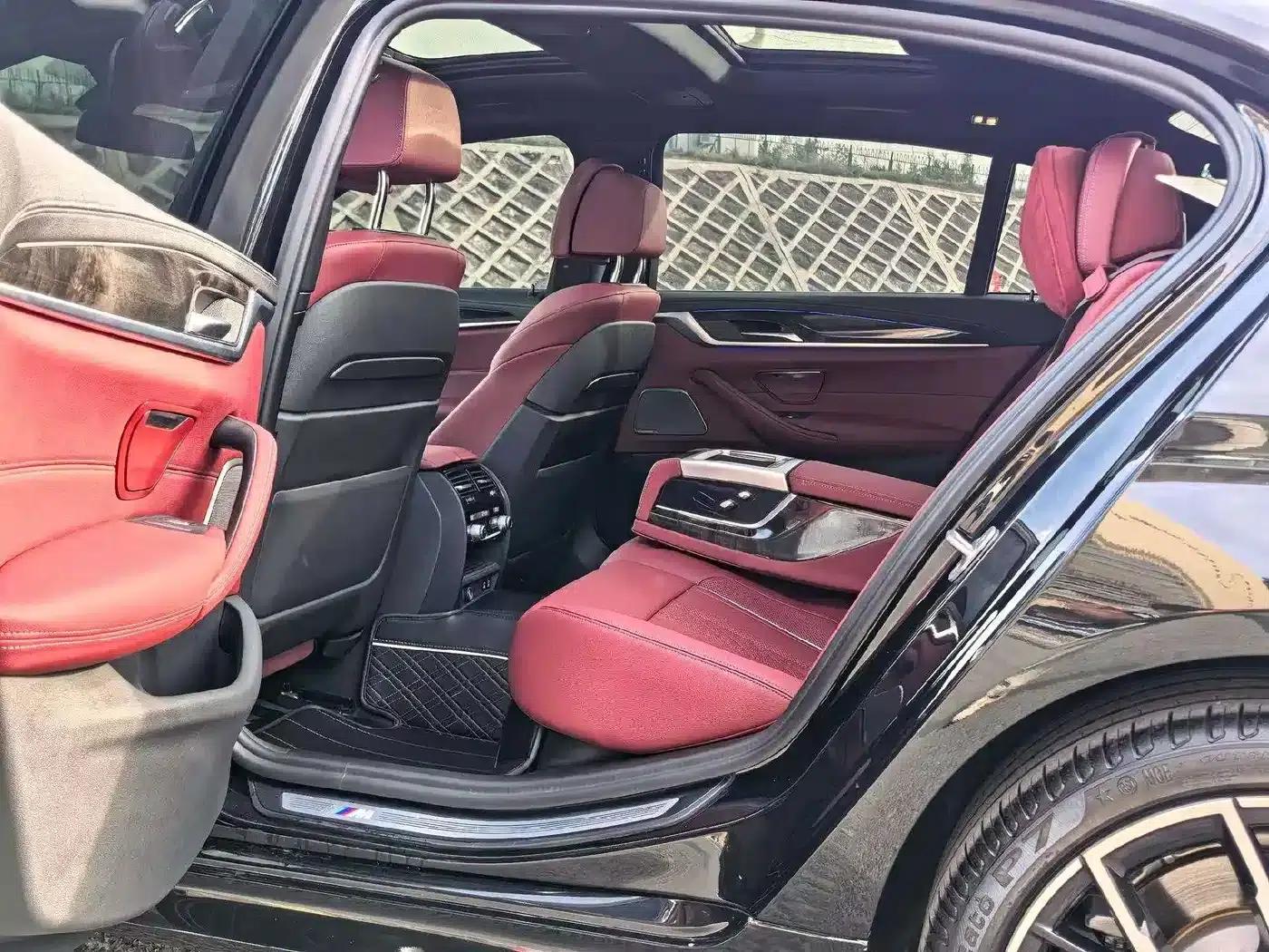 2022 BMW 5 Series 530Li Luxury M Sport Package — миниатюра 13
