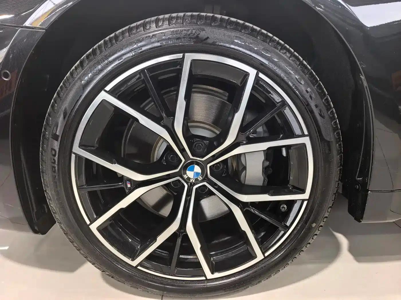 2022 BMW 5 Series 530Li Luxury M Sport Package — миниатюра 15