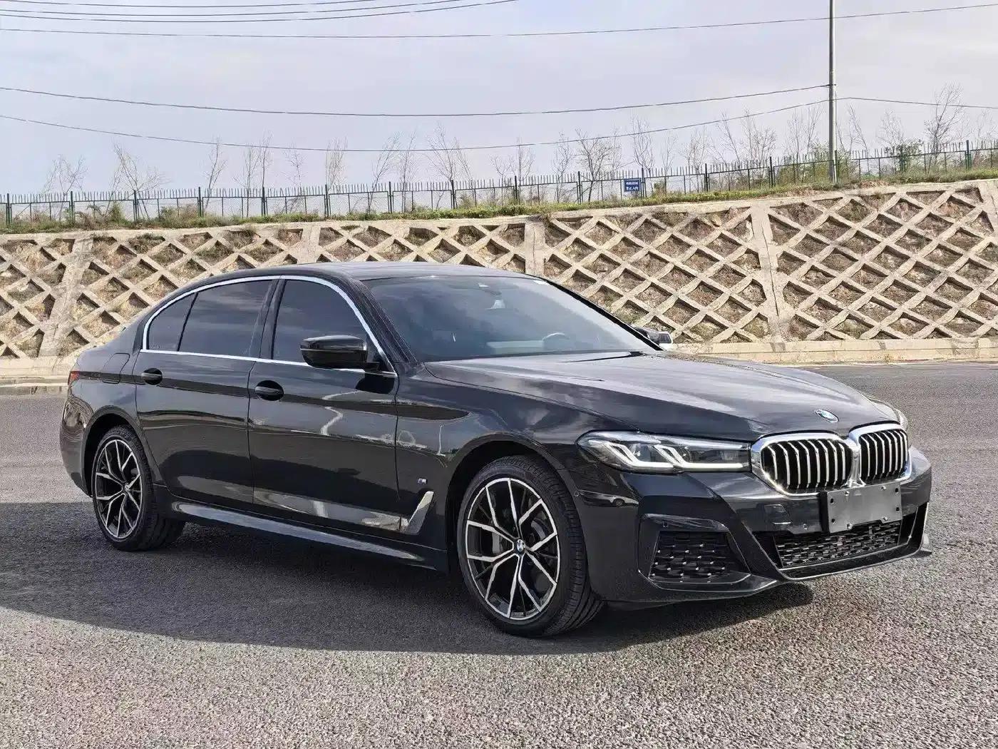 2022 BMW 5 Series 530Li Luxury M Sport Package — миниатюра 3