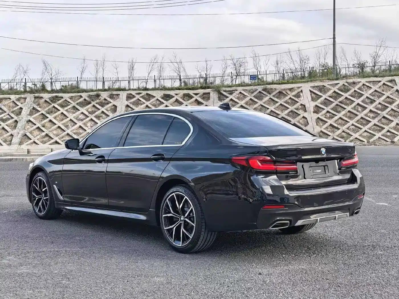 2022 BMW 5 Series 530Li Luxury M Sport Package — миниатюра 4
