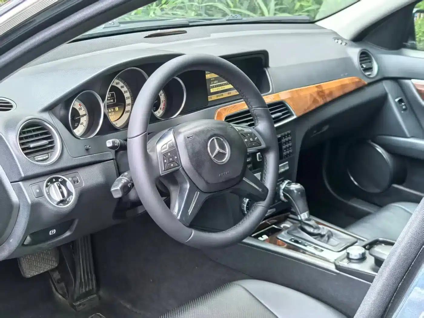 Mercedes-Benz C-Class 2011 C 200 CGI Fashion Model — миниатюра 3