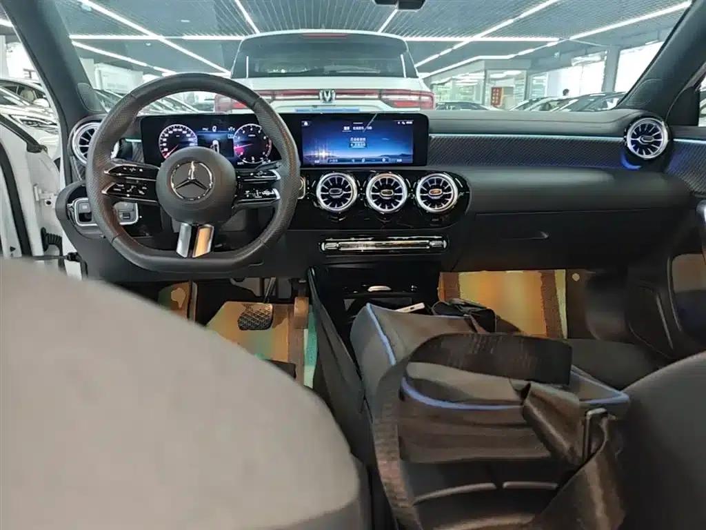 2023 Mercedes-Benz A-Class A 200 L Fashion Edition — миниатюра 10