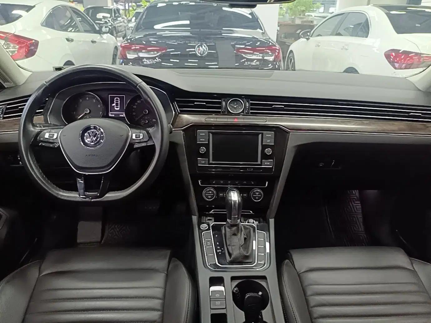 Used Volkswagen Magotan 2018 Facelift 380TSI DSG Luxury Version — миниатюра 12