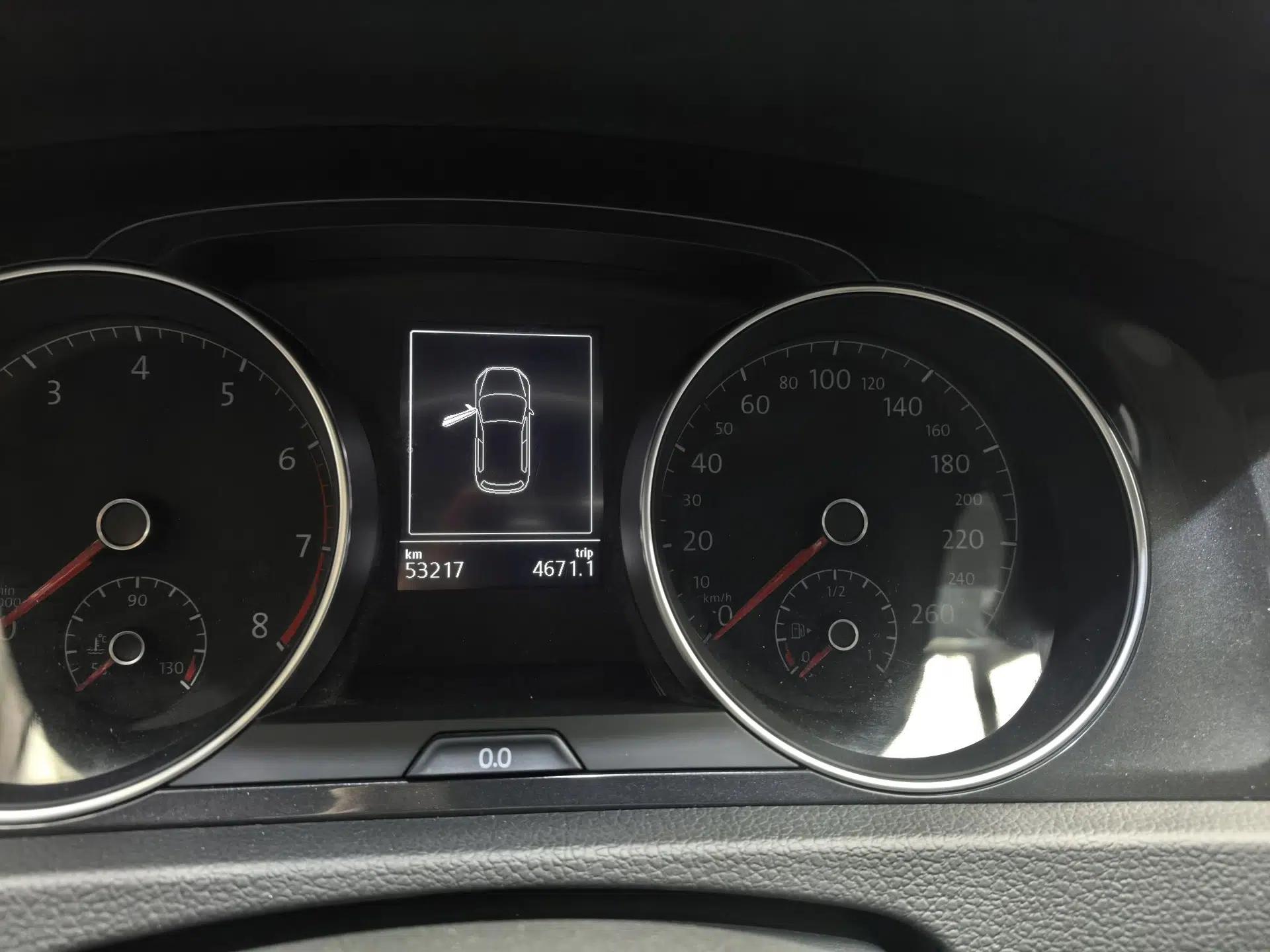 Used Volkswagen Golf 2018 1.6L Automatic Comfort Model — миниатюра 8
