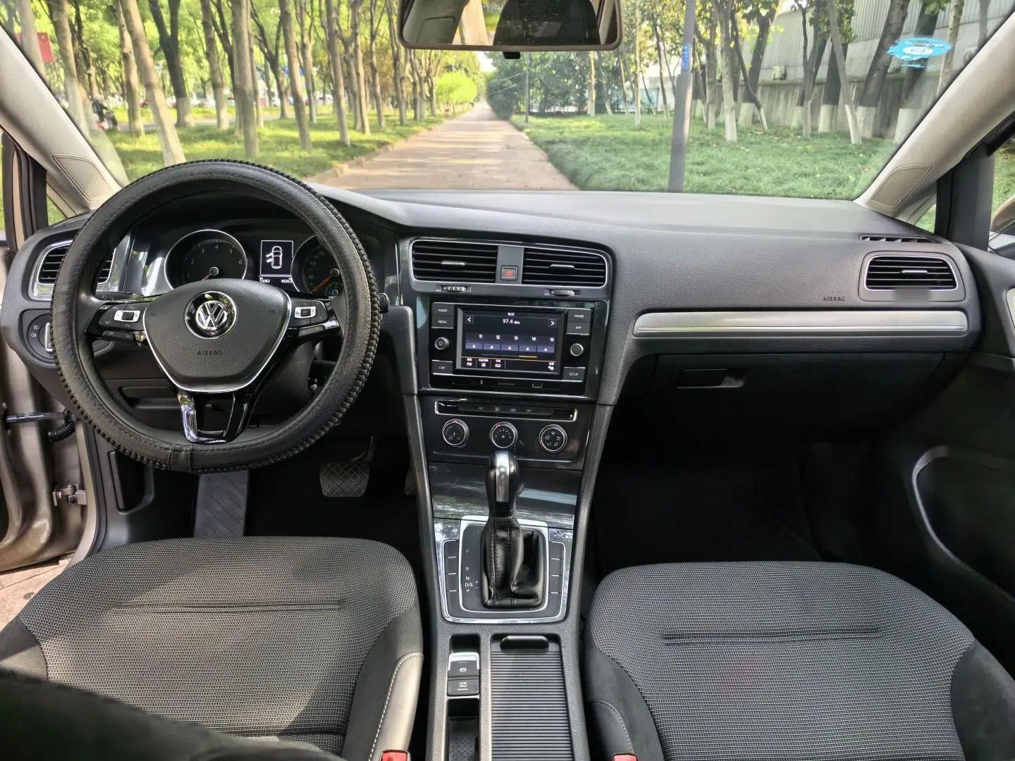 Used Volkswagen Golf 2018 1.6L Automatic Comfort Model — миниатюра 9