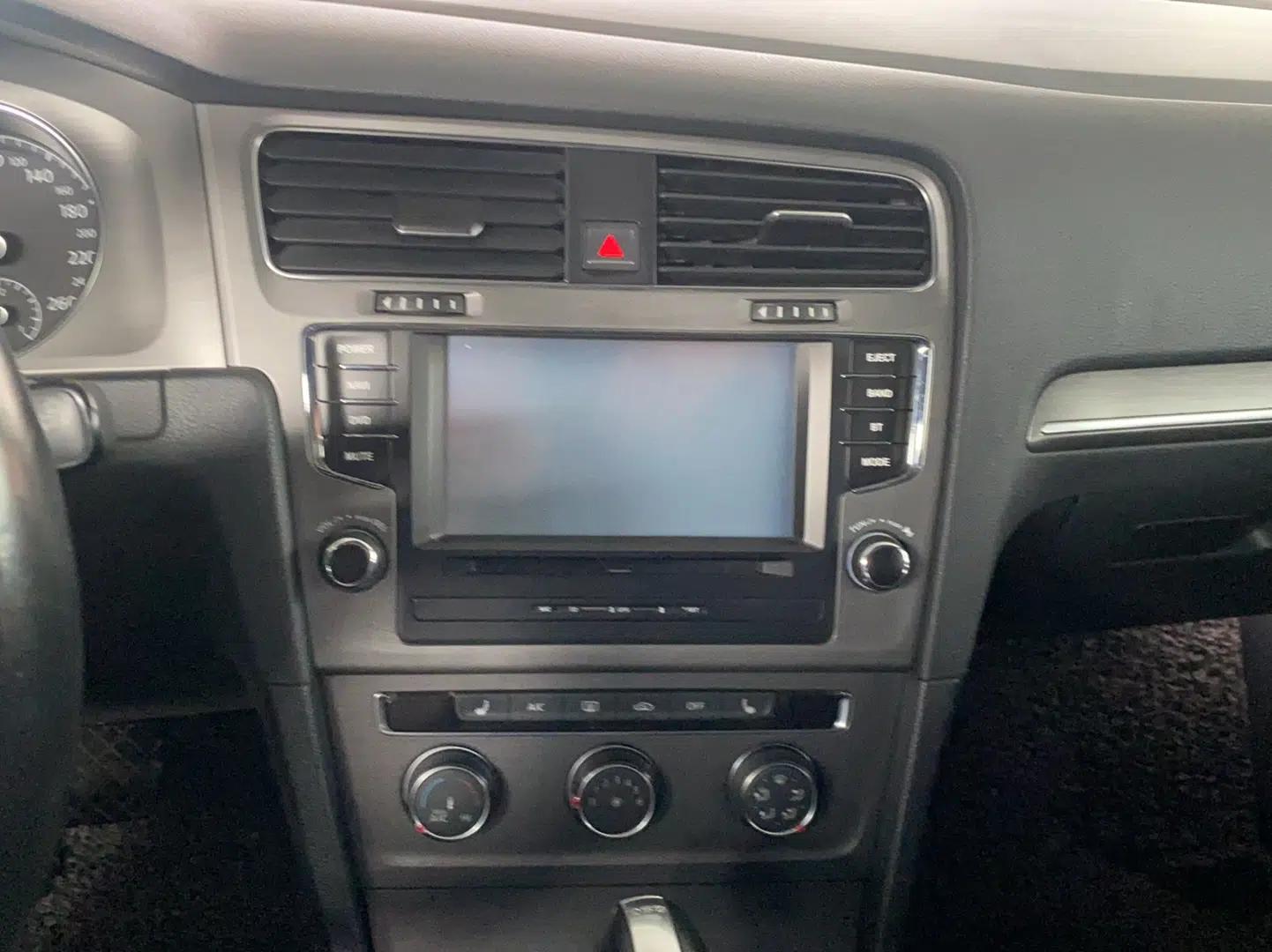 Used Volkswagen Golf 2015 1.4TSI Automatic Luxury Model — миниатюра 10