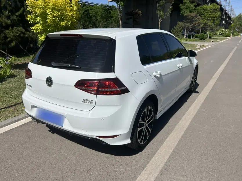 Used Volkswagen Golf 2017 280TSI Automatic R-Line Million-Vehicle Commemorative Edition — миниатюра 6
