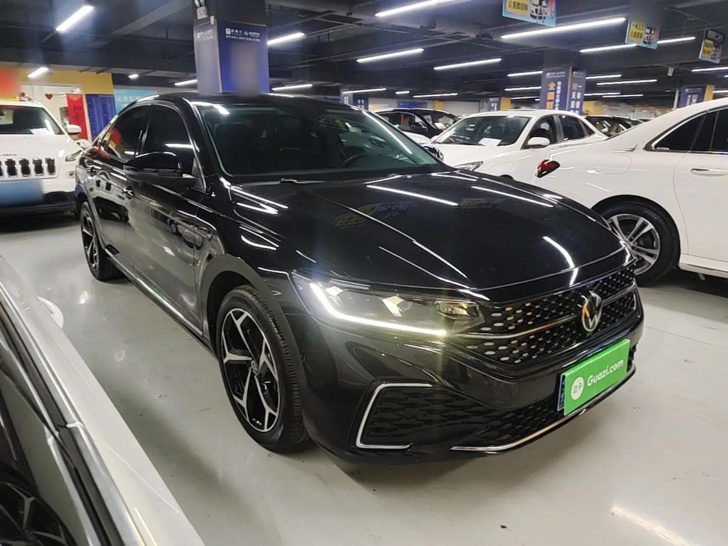 Used Volkswagen Passat 2024 380TSI Starry Elite Edition — миниатюра 3