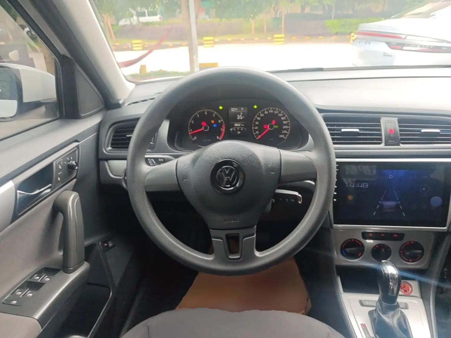 Used Volkswagen Lavida 2017 1.6L Automatic Comfort Edition — миниатюра 13
